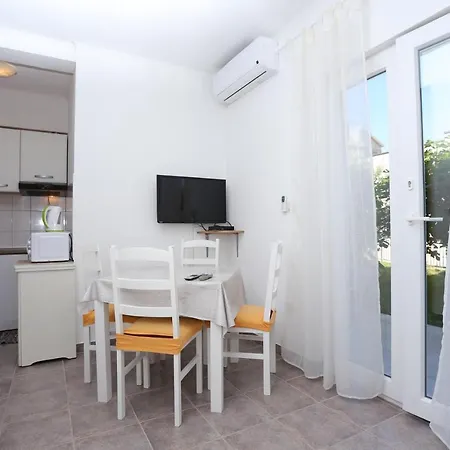 With A Parking Space Podstrana, Split - 16663 דירה *